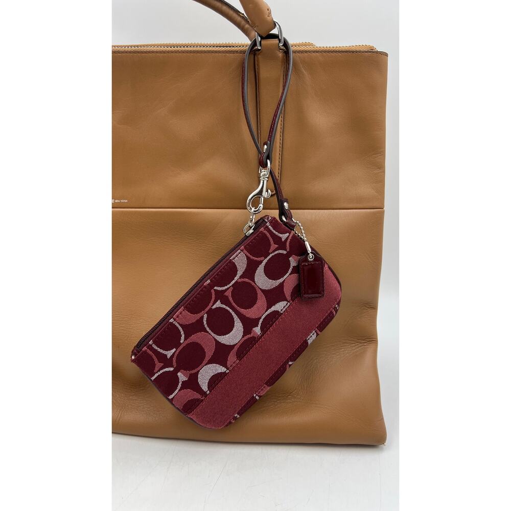 Vintage Coach Wristlet in Signature C Jacquard Burgundy Red - Picture 2 of 4